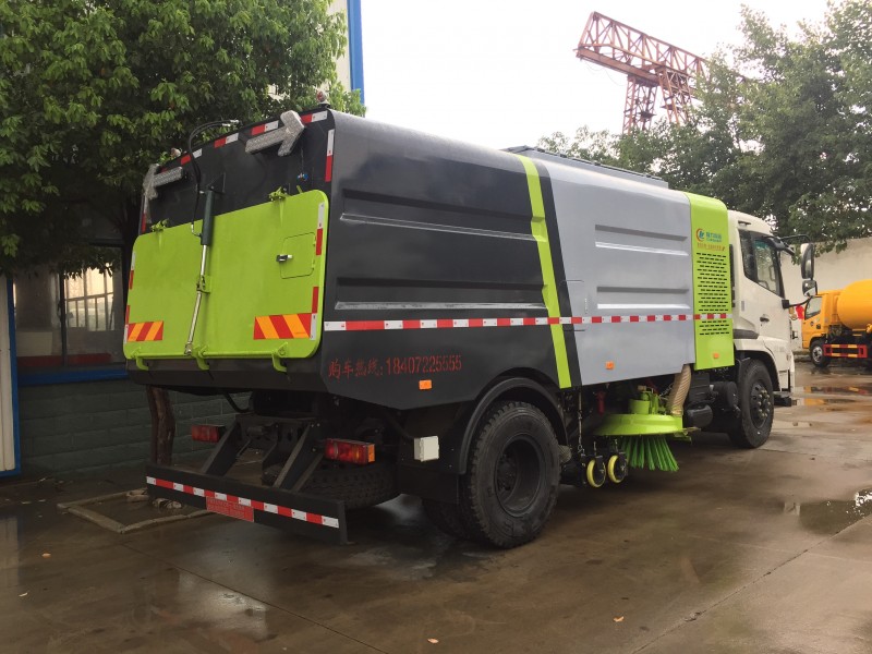 天錦干濕兩用掃路車 天錦干濕兩用掃路車圖片