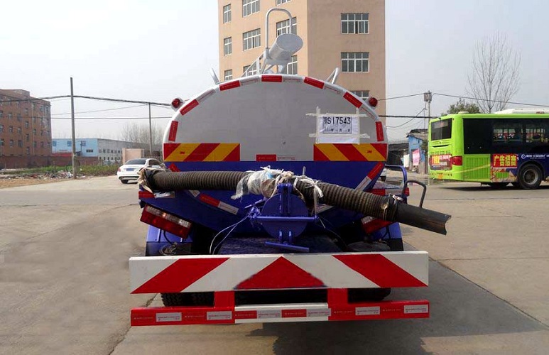 東風大多利卡8方吸糞車 東風大多利卡8方吸糞車圖片