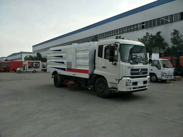 東風天錦掃路車