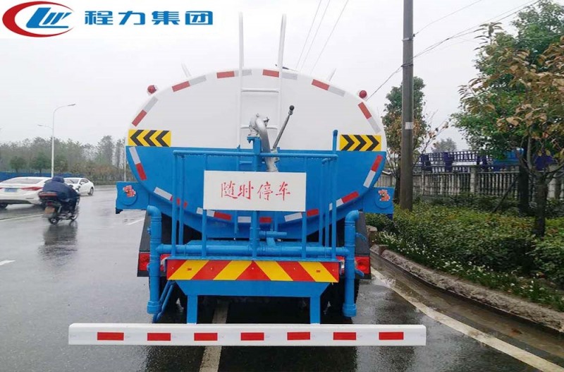 福田歐馬可5-6立方灑水車