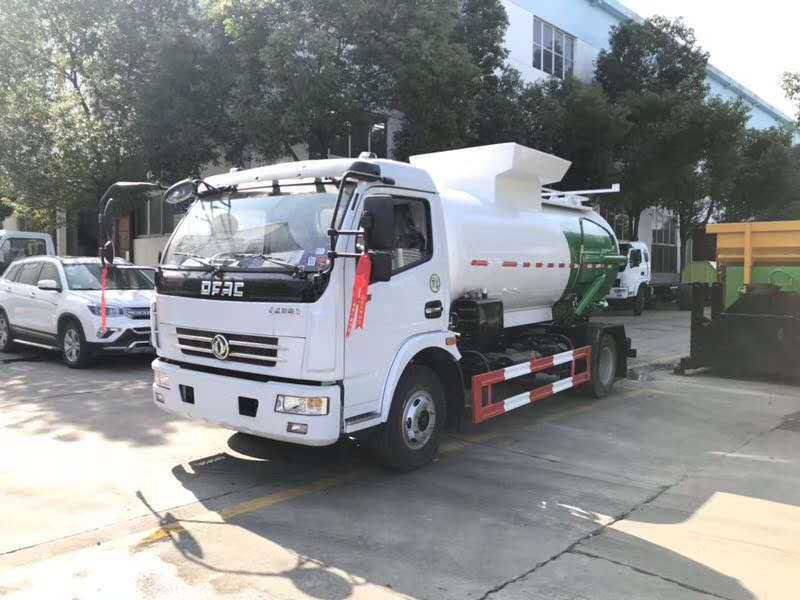 東風(fēng)大多利卡6方餐廚垃圾車