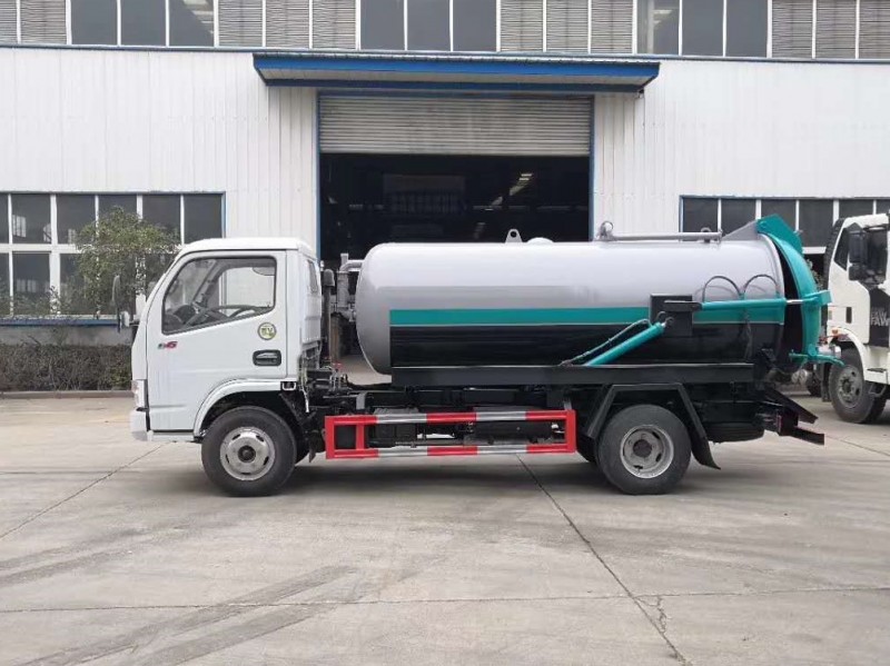 東風多利卡5方吸污車