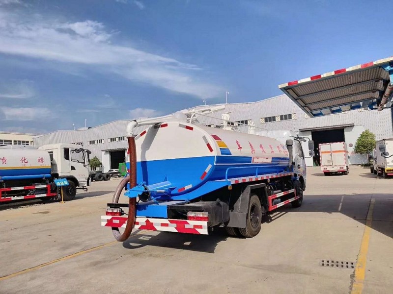 東風大多利卡7方吸糞車