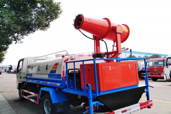 東風小多利卡綠化噴灑車(4.5立方、30米霧炮機)圖片