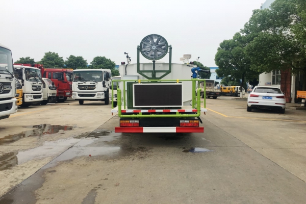 大運多功能抑塵車(5噸、30米霧炮機) 大運多功能抑塵車(5噸、30米霧炮機)圖片