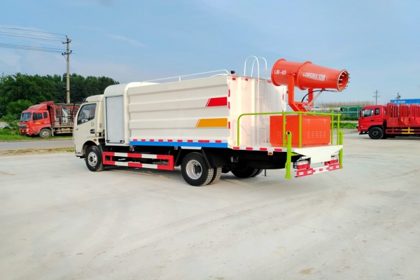 東風大多利卡抑塵車(方形6.5噸、30-50米霧炮、單排駕駛室) 東風大多利卡抑塵車(方形6.5噸、30-50米霧炮、單排駕駛室)圖片