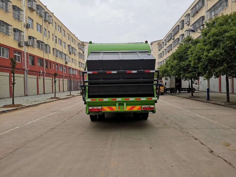 東風D9壓縮垃圾車(10-12方)