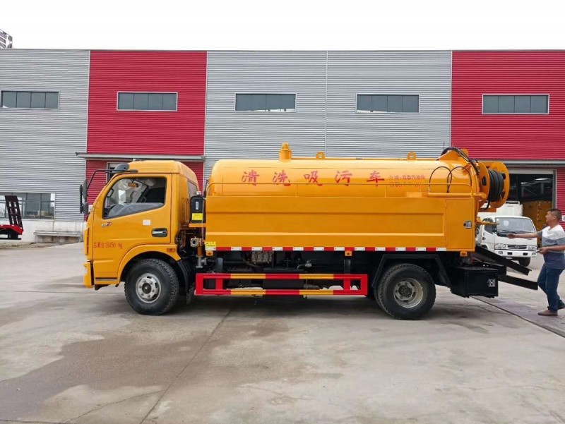 東風(fēng)多利卡清洗吸污車(chē)