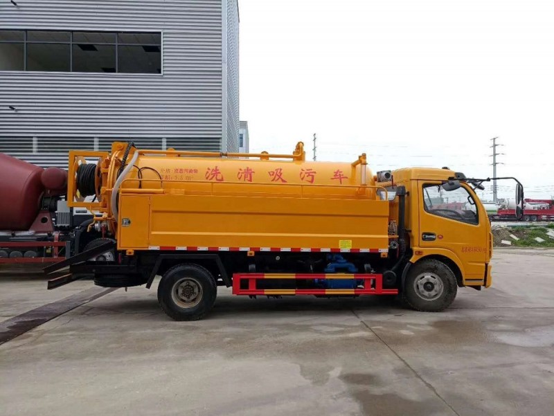 東風(fēng)多利卡清洗吸污車(chē)