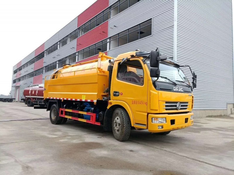 東風(fēng)多利卡清洗吸污車(chē)