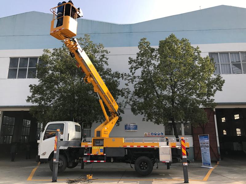 江鈴凱銳20米伸縮臂高空作業車 江鈴凱銳20米伸縮臂高空作業車圖片