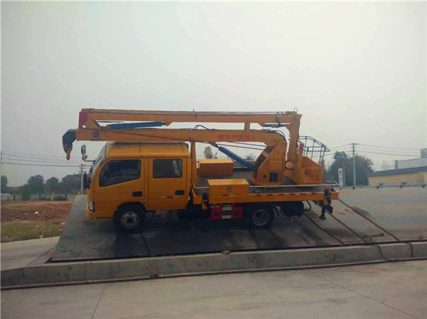 東風(fēng)多利卡雙排14米高空作業(yè)車 東風(fēng)多利卡雙排14米高空作業(yè)車圖片