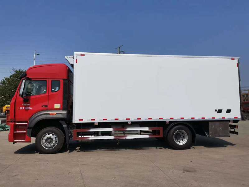 重汽豪翰冷藏車(廂長(zhǎng)6.8米) 重汽豪翰冷藏車(廂長(zhǎng)6.8米)圖片