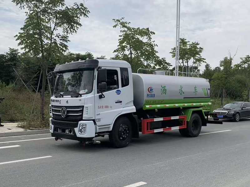 東風(fēng)D17灑水車(12噸)