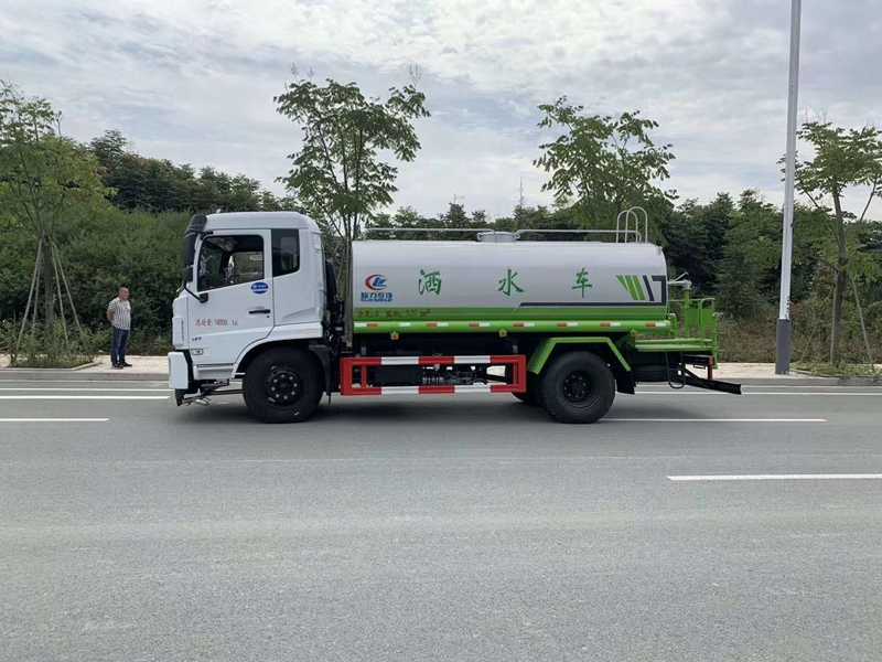 東風(fēng)D17灑水車(12噸) 東風(fēng)D17灑水車(12噸)圖片
