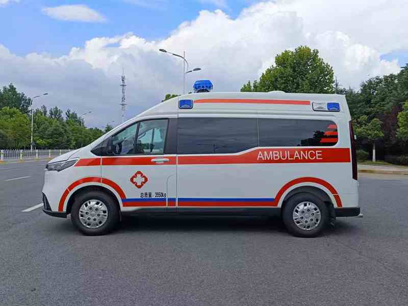 大通V70中軸中頂救護車 大通V70中軸中頂救護車圖片