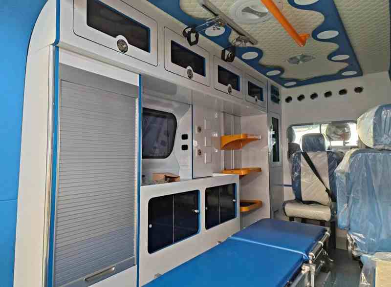 大通V70中軸中頂救護車 大通V70中軸中頂救護車圖片